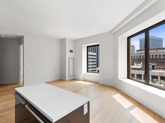2nd image of 75 Wall St APT 28F