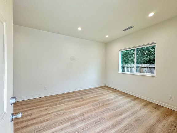 4th image of 1417-1421 B St #B1421