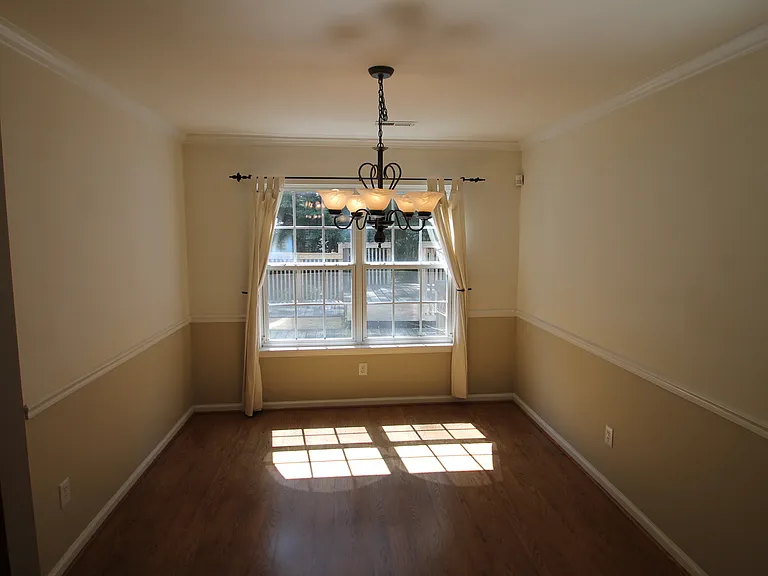 583 Stonehenge Dr — Photo 4