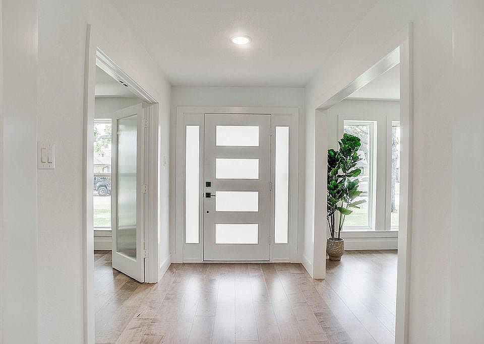 1st image of 3439 Salisbury Dr