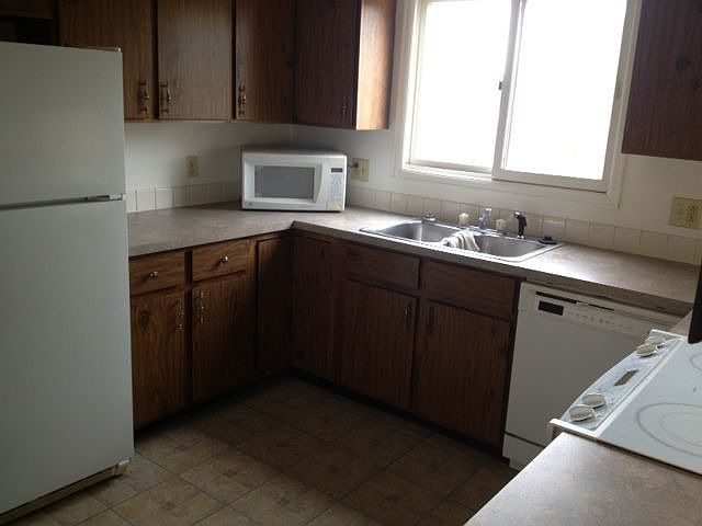 2nd image of 829 Parkview Dr