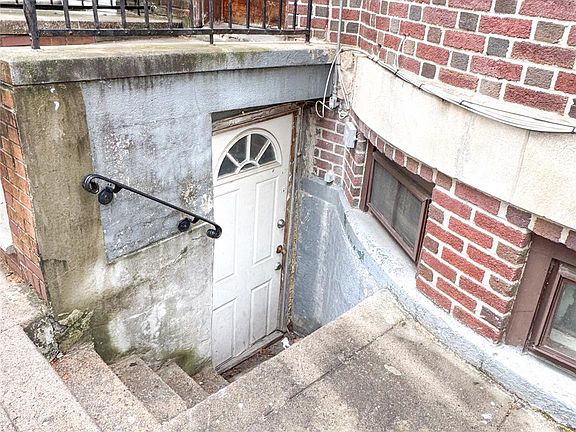 5th image of 148 E 32nd Street