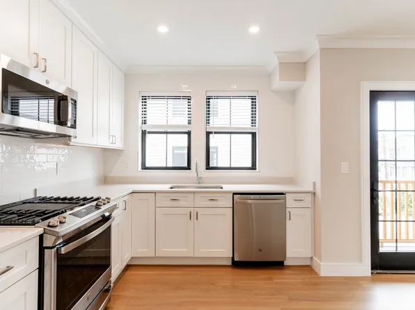 285 Lamartine St #1, Jamaica Plain, MA 02130