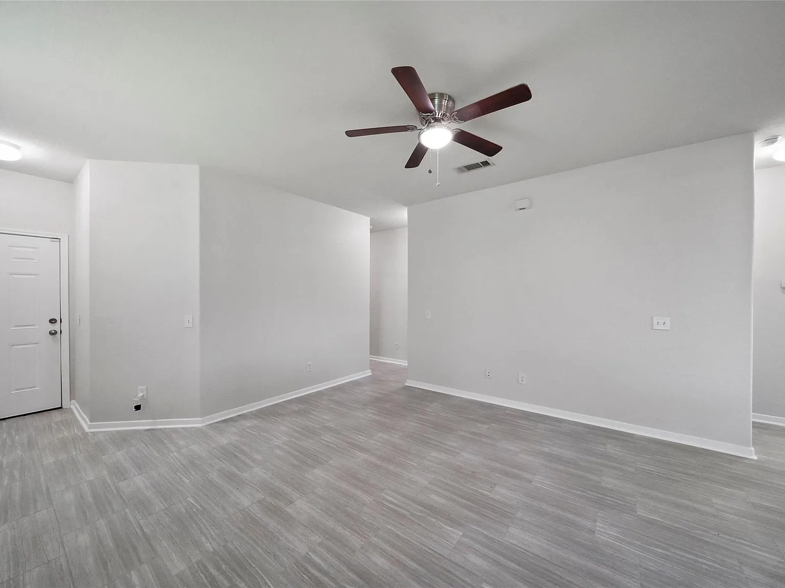 3 bed, 2.0 bath, 1238 sqft, $2,000 — Photo 4