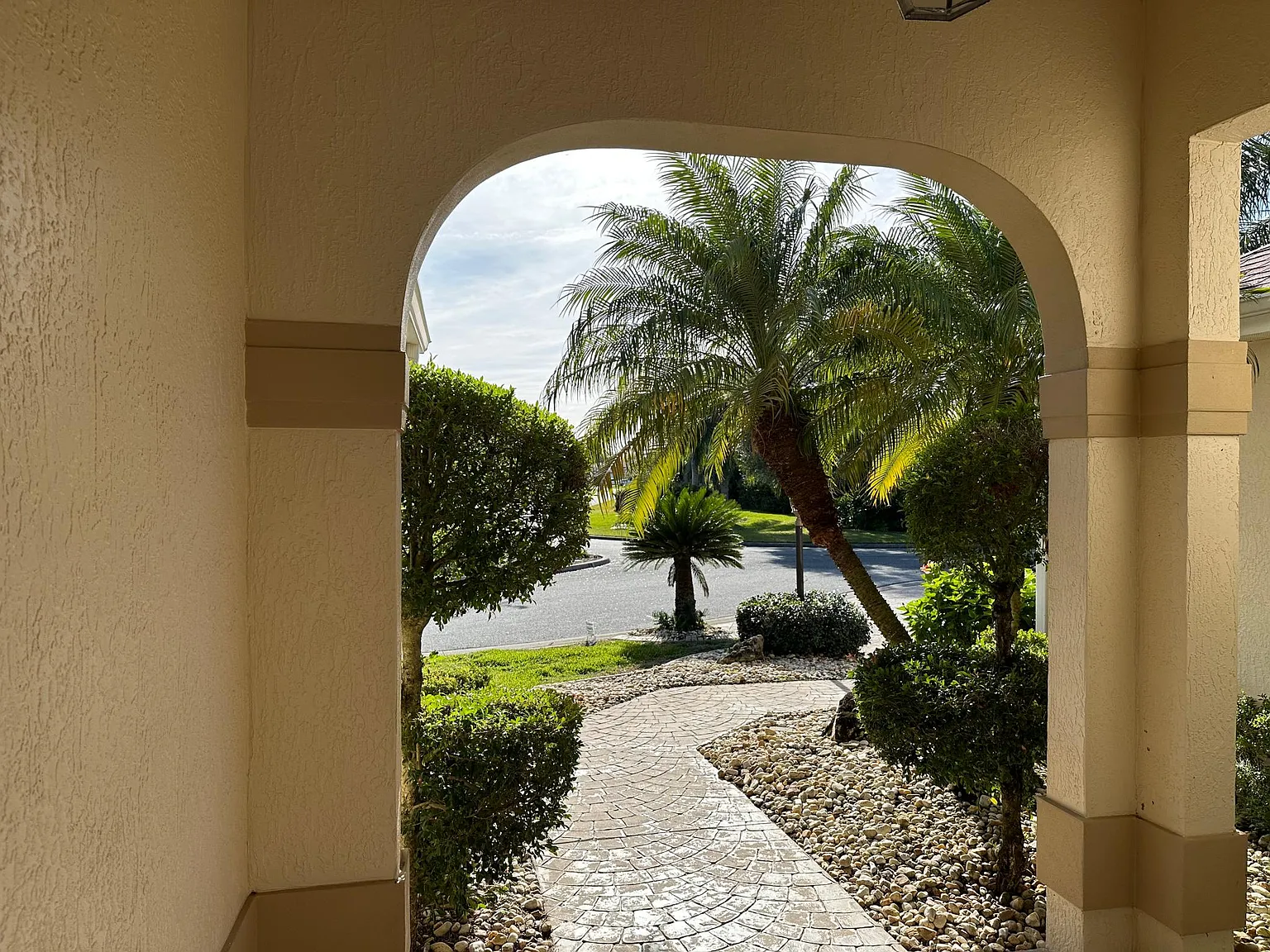 3 bed, 2060 sqft, $4,000 — Photo 2