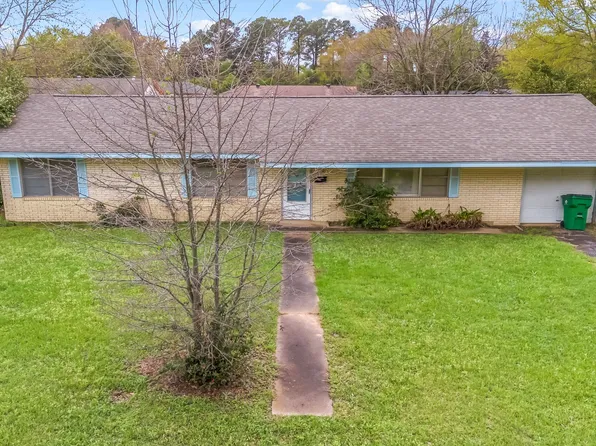 117 Cedar Heights Dr, Palestine, TX 75803