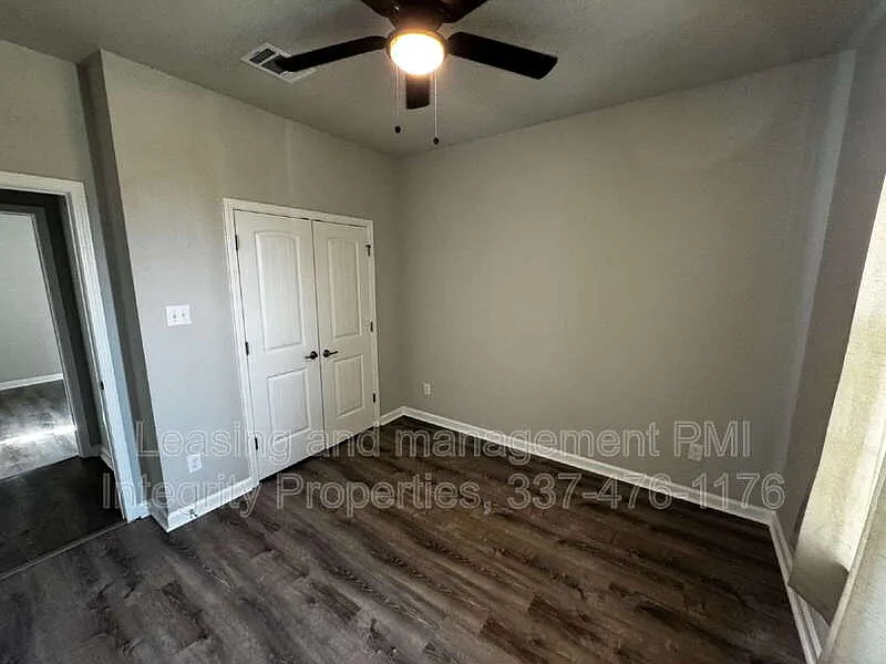 4 bed, 2.0 bath, 1900 sqft, $2,050 — Photo 4