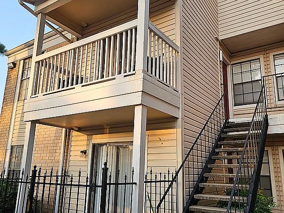 Top Floor End Unit