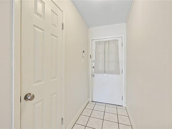 4th image of 302 Northwood Dr