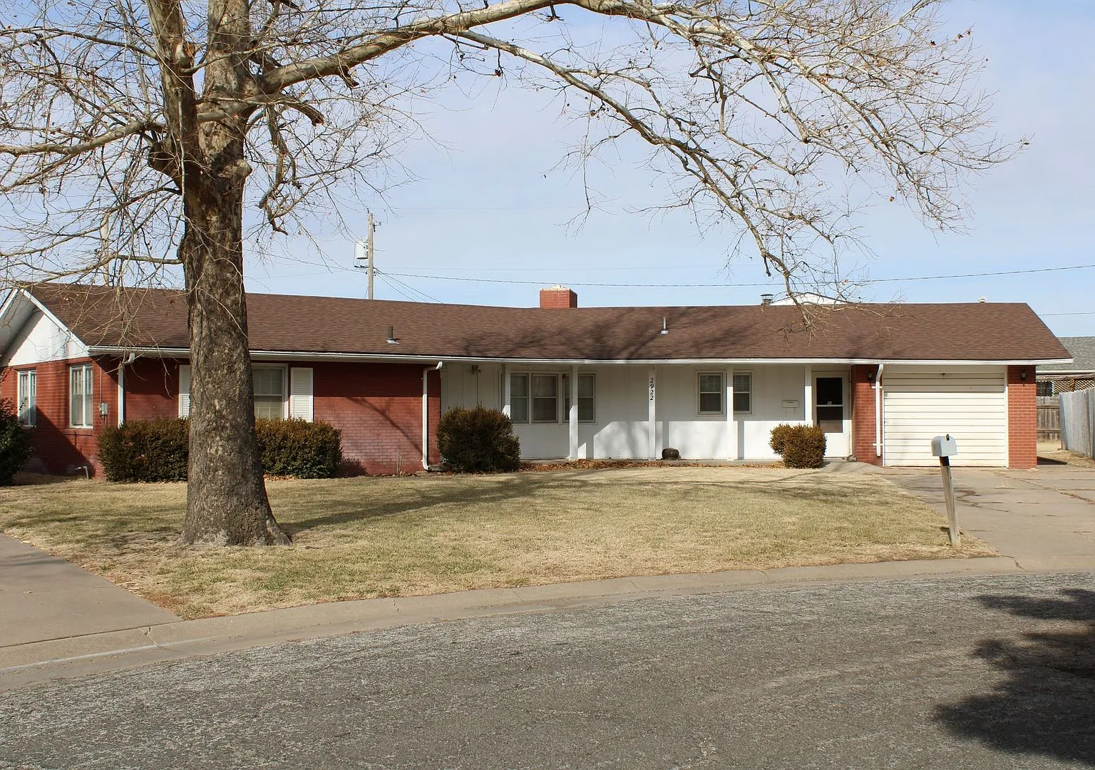 5 Bedrooms, 2 Bath House with Attached Garage — Photo 1