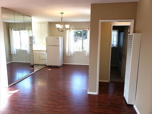 5th image of 2620 Cloverfield Blvd