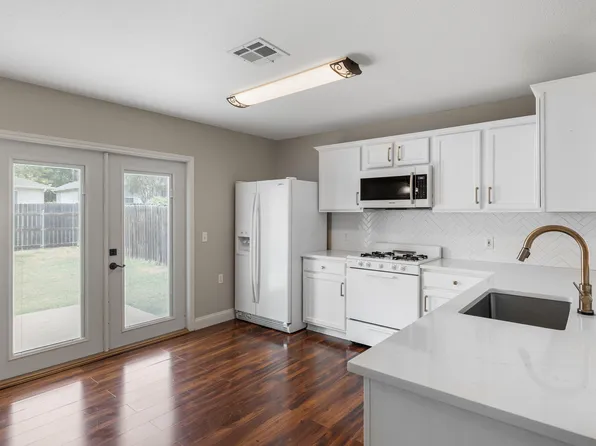 5220 Hutchinson Dr, Austin, TX 78723