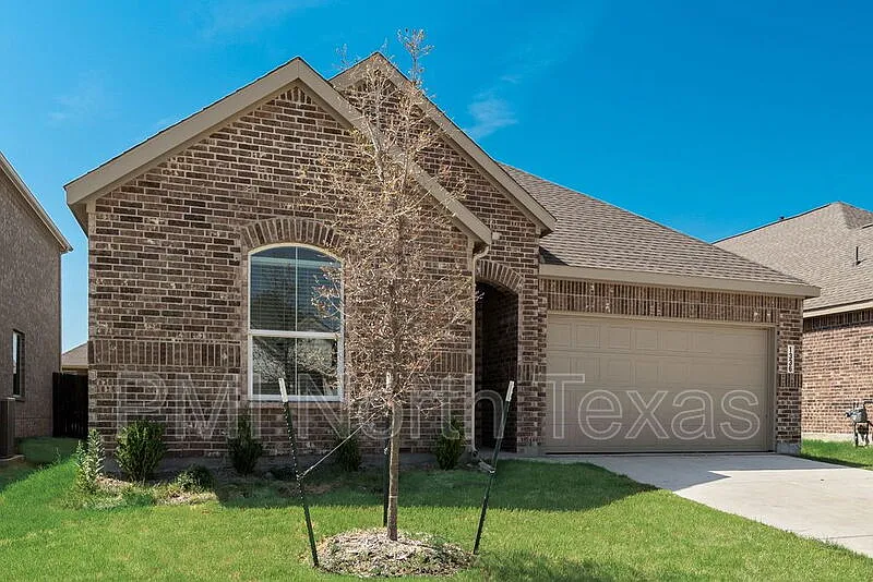 4 bed, 2.0 bath, 2083 sqft, $2,550 — Photo 2