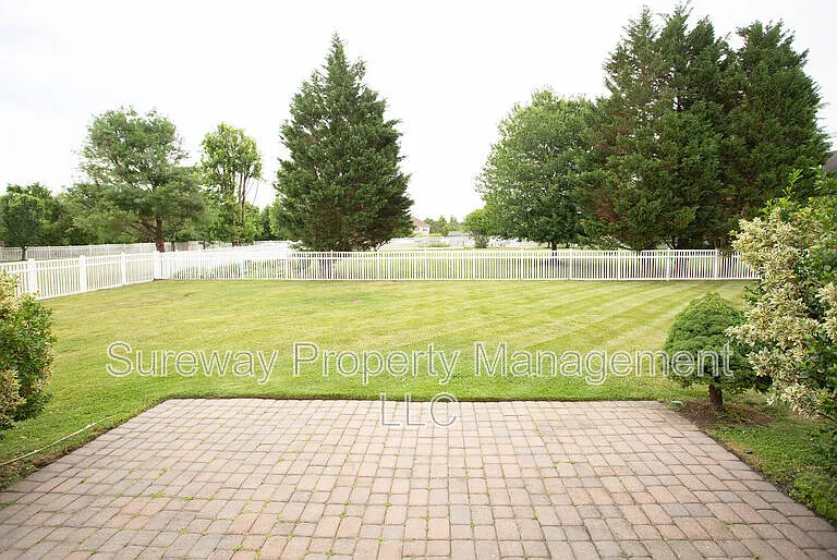 7 Amaryllis Ln — Photo 45