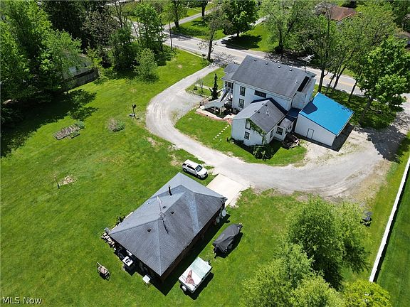 5th image of 3970 Mahoning Ave NW