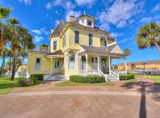417 Broadway St, Rockport, TX 78382