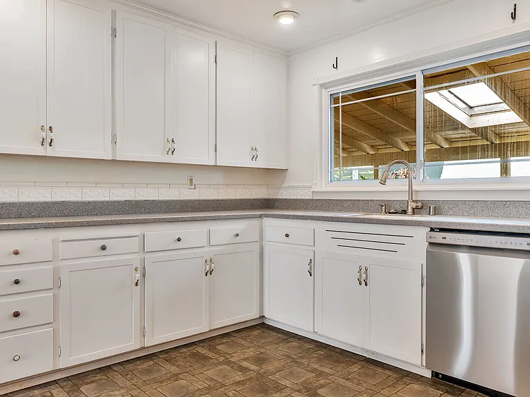 1228 Ruby St — Photo 10
