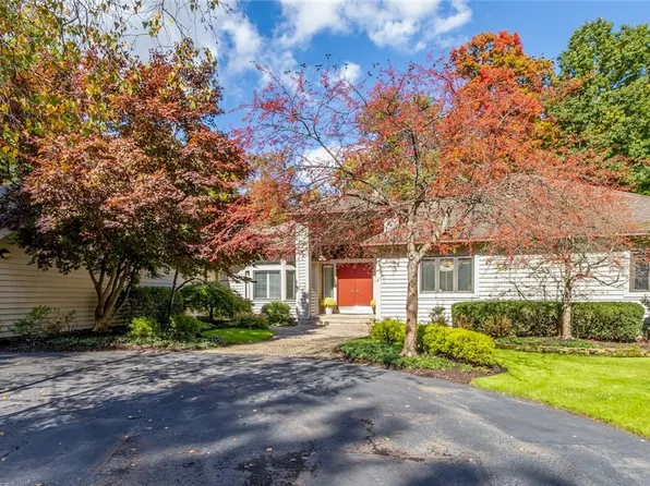 95 Cableknoll Ln, Moreland Hills, OH 44022