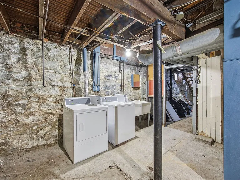 141 Oneida St — Photo 23