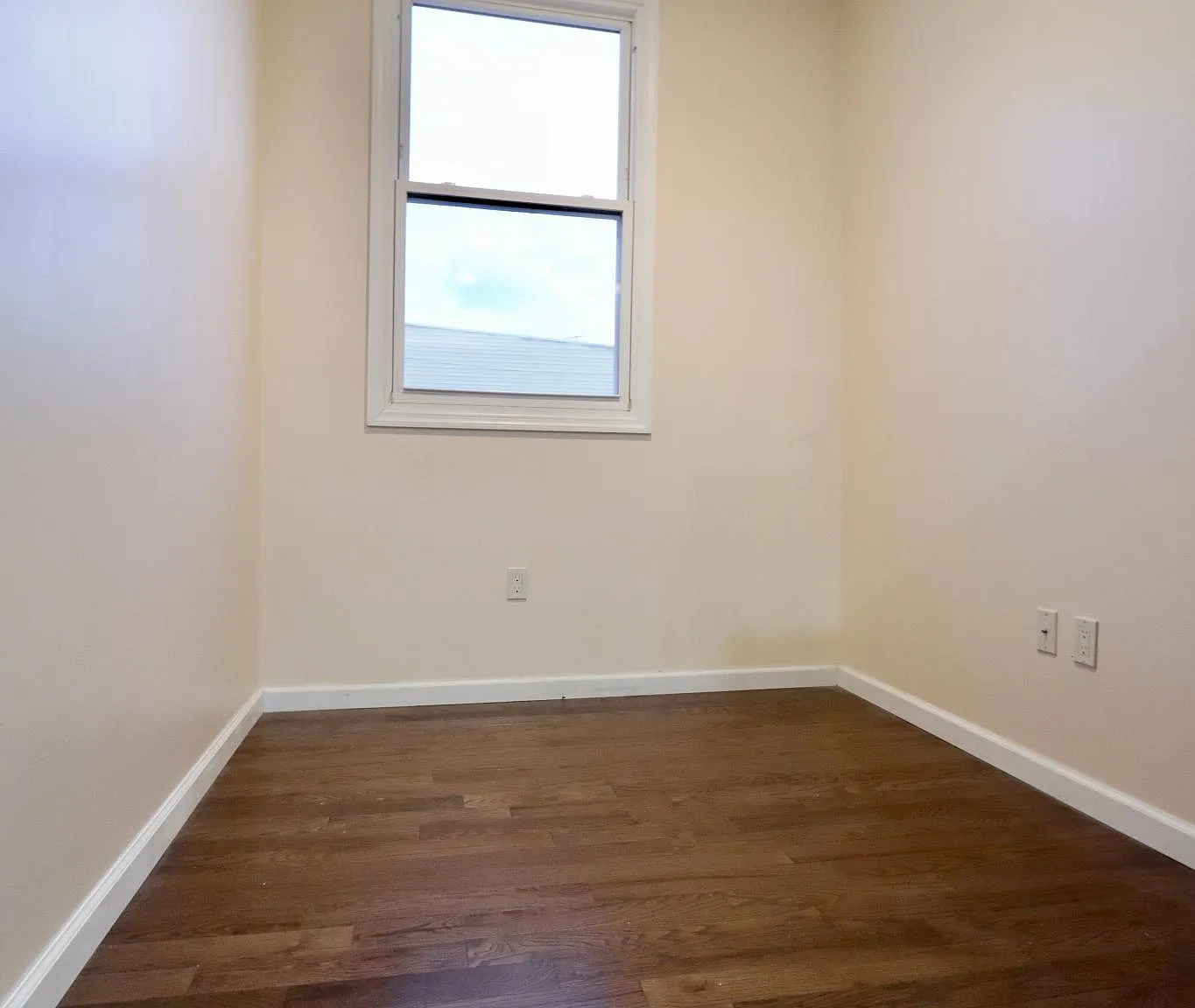 1 bed, $2,400 — Photo 3