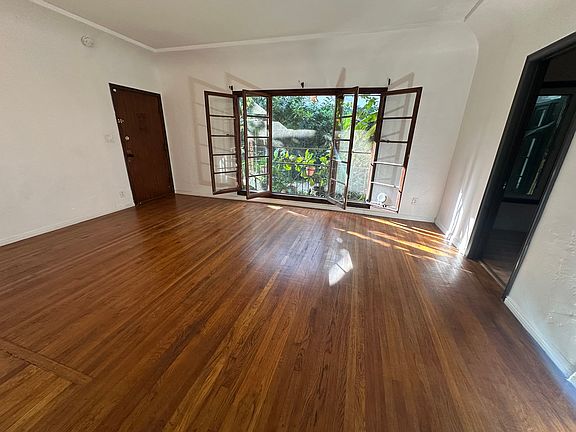 4th image of 6111 Romaine St APT 1