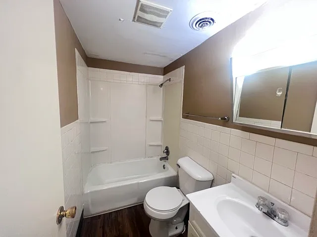 711 W Church St #6 — Photo 6