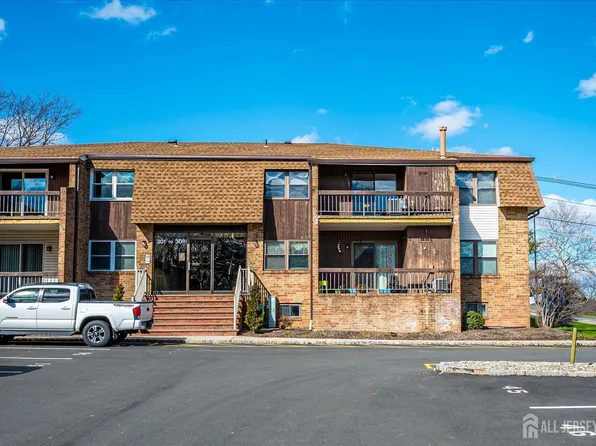 305 Sharon Garden Ct, Woodbridge, NJ 07095