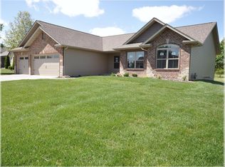 7804 Ambrose Crossing Dr, Maryville, IL