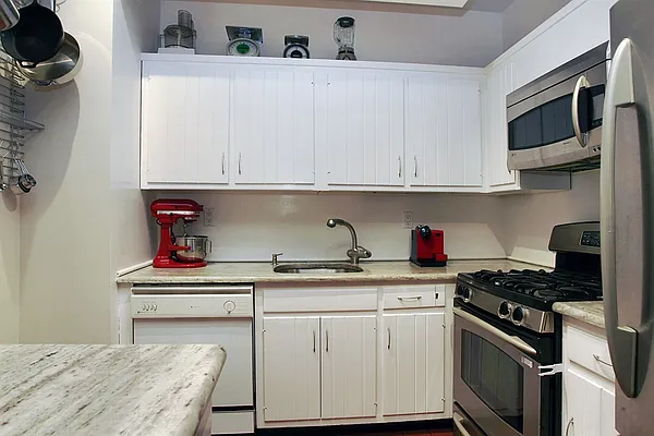 Sold by Corcoran | media 14
