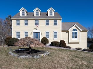 16 Elizabeth Dr, Dracut, MA 01826