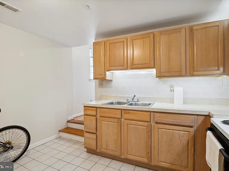 20 S Village Ave #7 — Photo 8