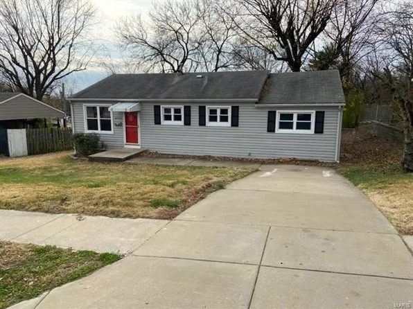 2570 Mullanphy Ln, Florissant, MO 63031