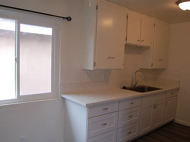 2212 College Ave #6 — Photo 1