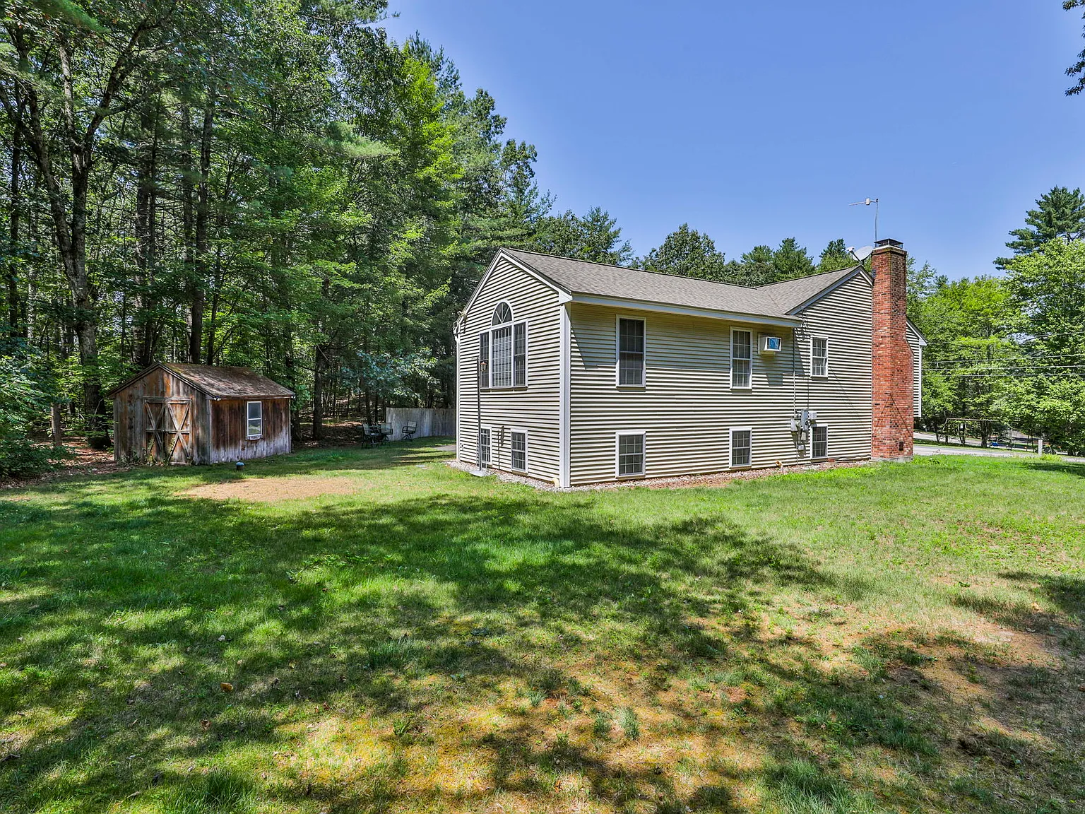 5 bed, 2464 sqft, $4,400 — Photo 3