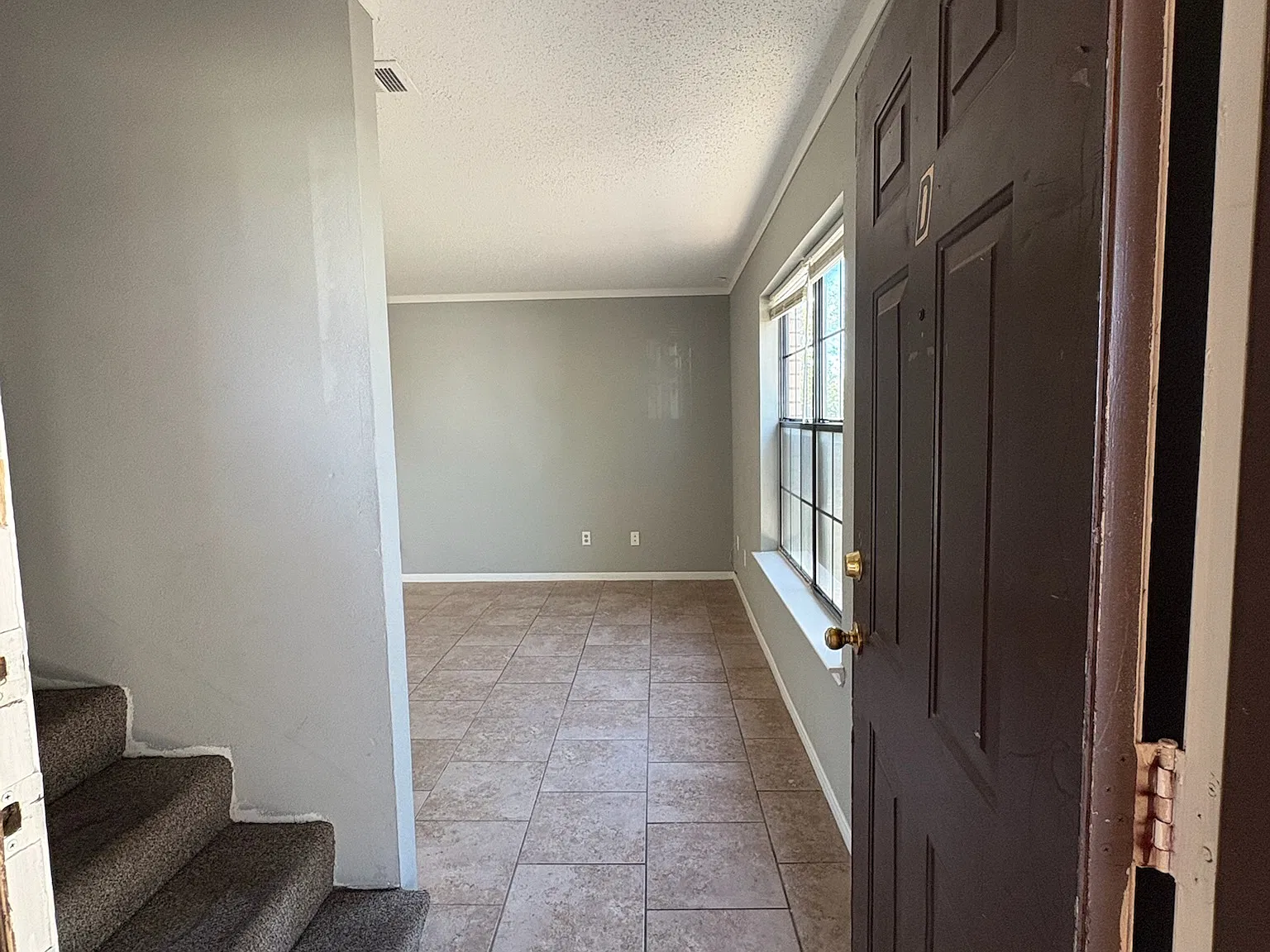 3 bed, 1.5 bath, 1375 sqft, $1,200 — Photo 2