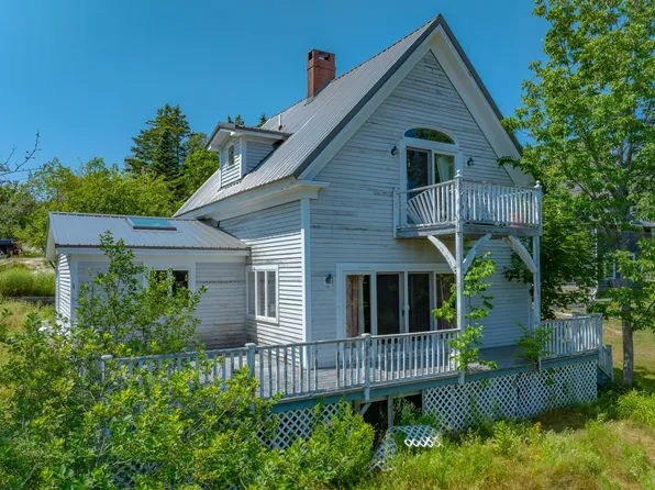 7 Wood Street, Southwest Harbor, ME 04679