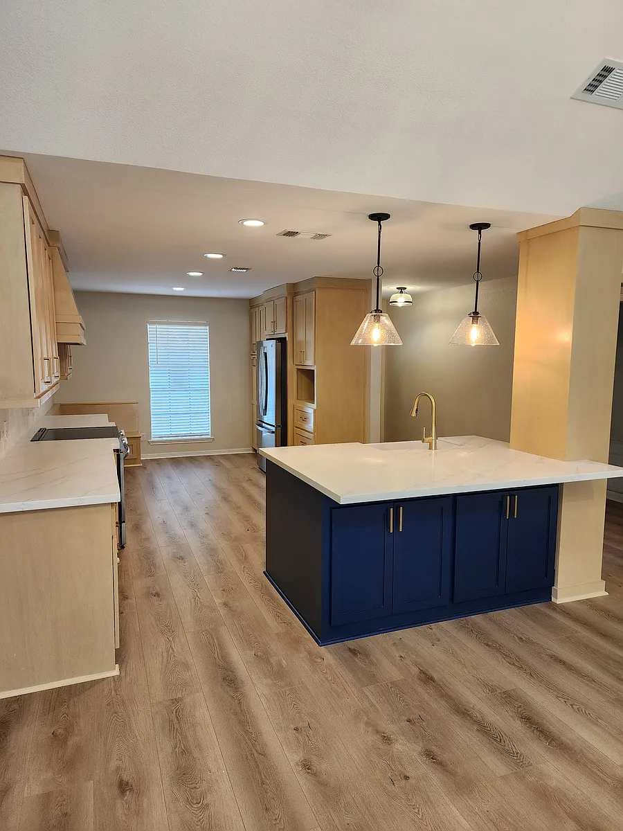 Remodeled Kitchen, Banquette Seating - 112 Cottonwood St