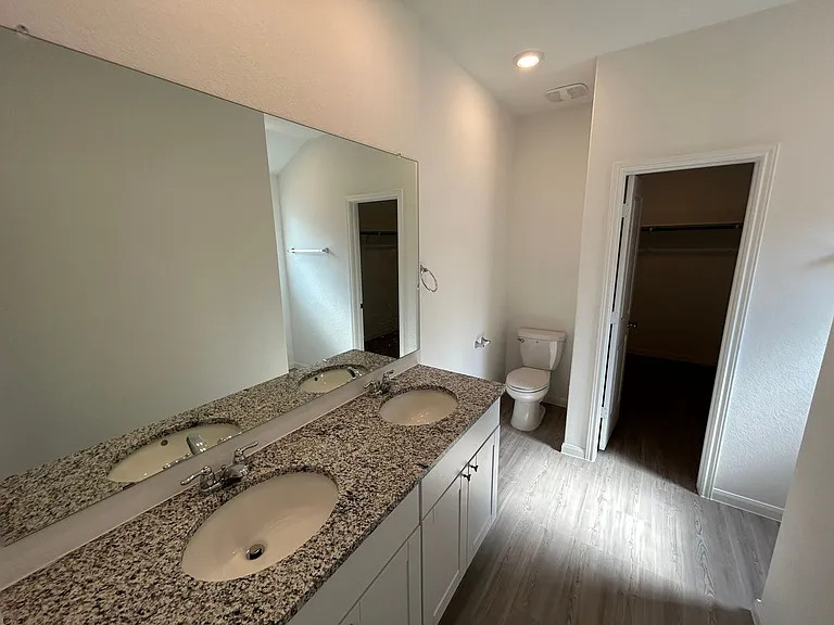 14706 Somerset Ml — Photo 9