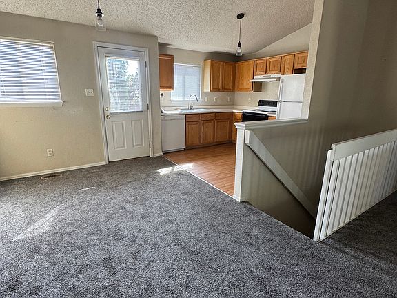 5th image of 12914 Hudson Ct