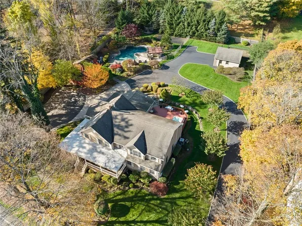 49 Cragmere Road, Airmont, NY 10901