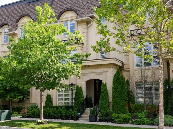 253 Hanover St, Oakville, ON L6K 0H3