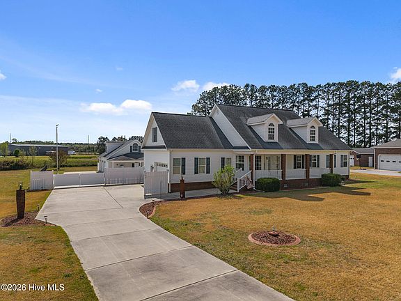 3rd image of 819 Badger Circle