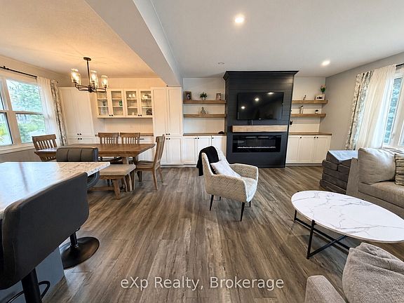 5th image of 271 Thomas St