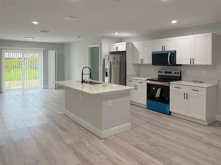 608 Cougar Blvd — Photo 3