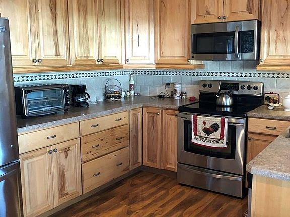 3rd image of 33 Andover Dr