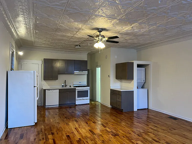 2122 N Winchester Ave #1F — Photo 2