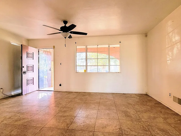 8245 N 31st Ave — Photo 16