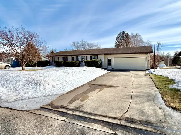 221 1st St, Stephen, MN 56757