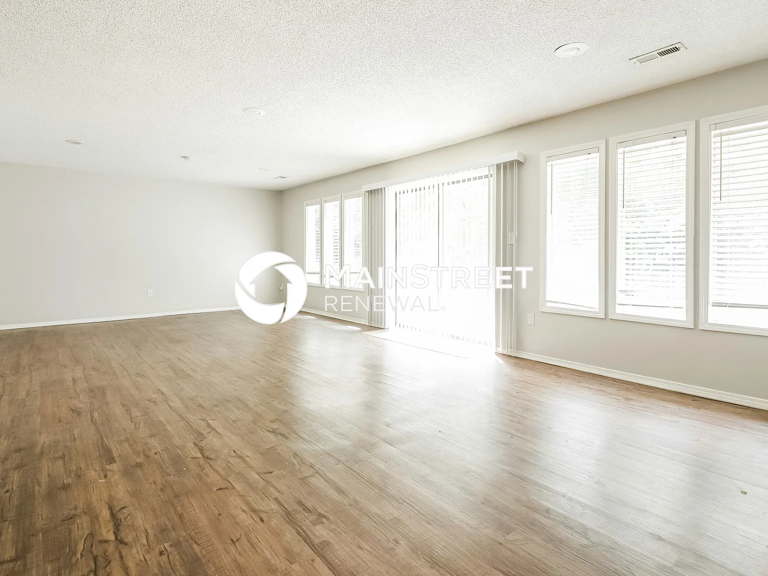 2913 Wallace Ave — Photo 2