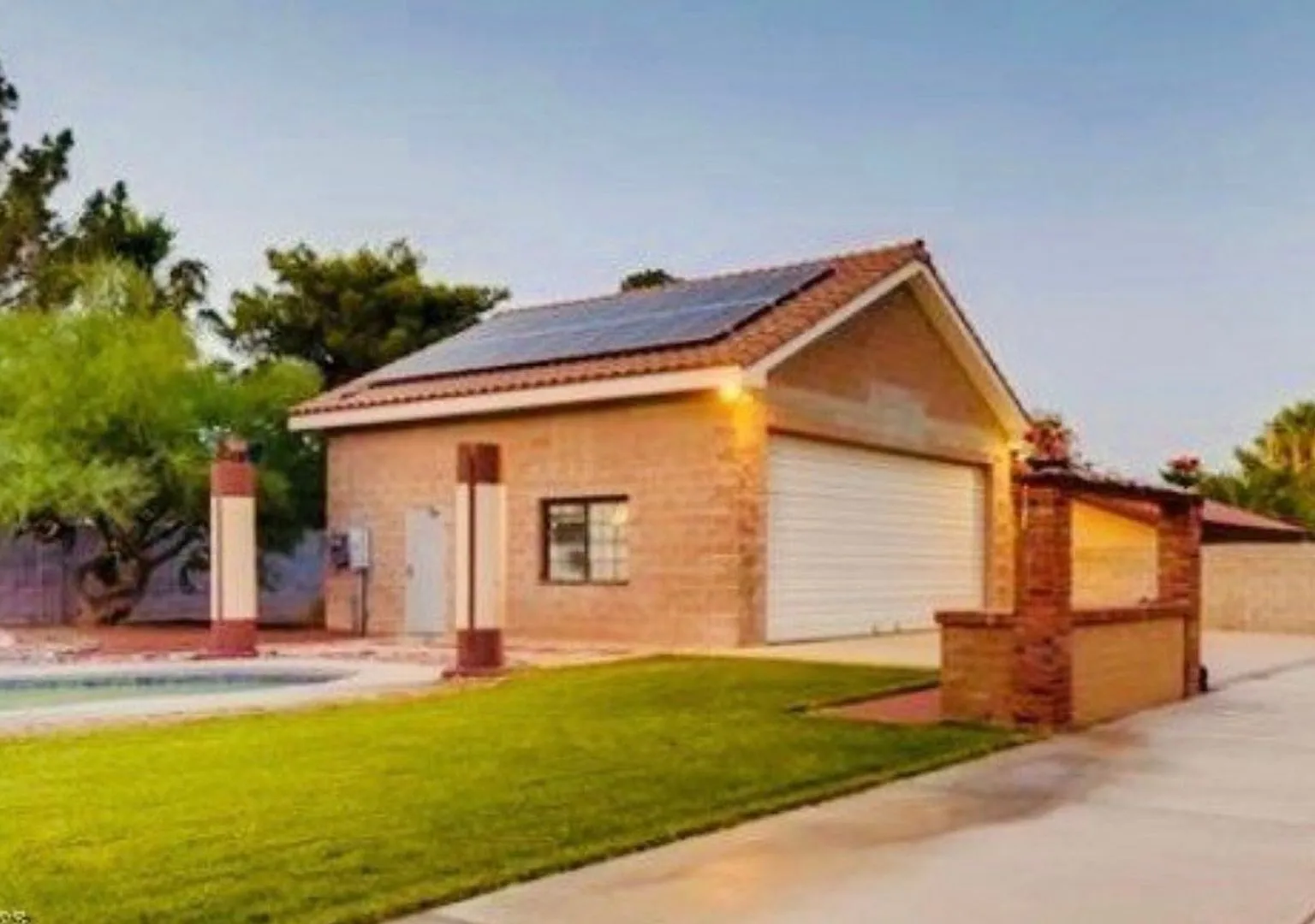 Stunning 4BR Horse Property 6 car Garage in Las Vegas — Photo 3
